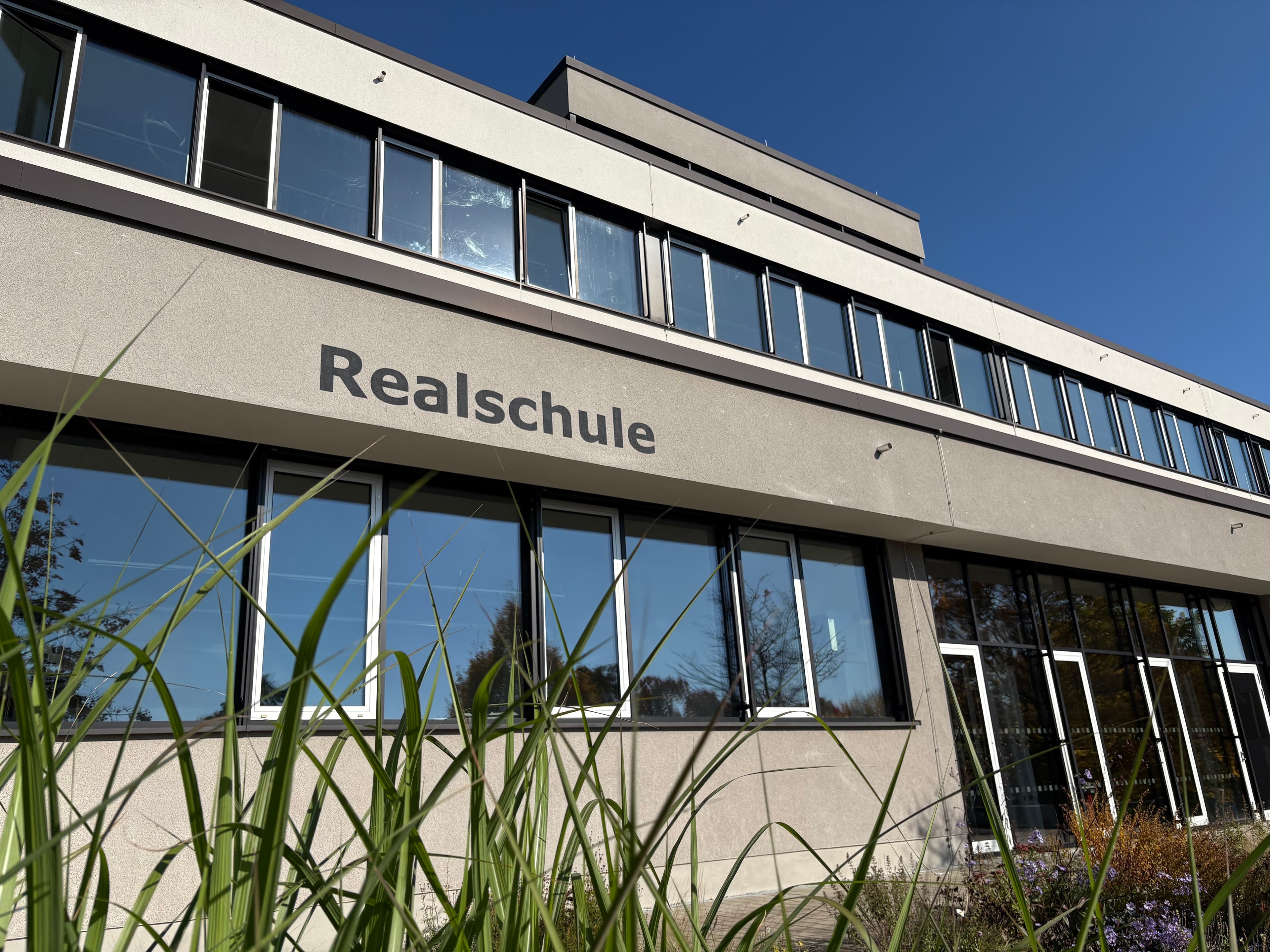 Außenansicht des Schulgebäudes