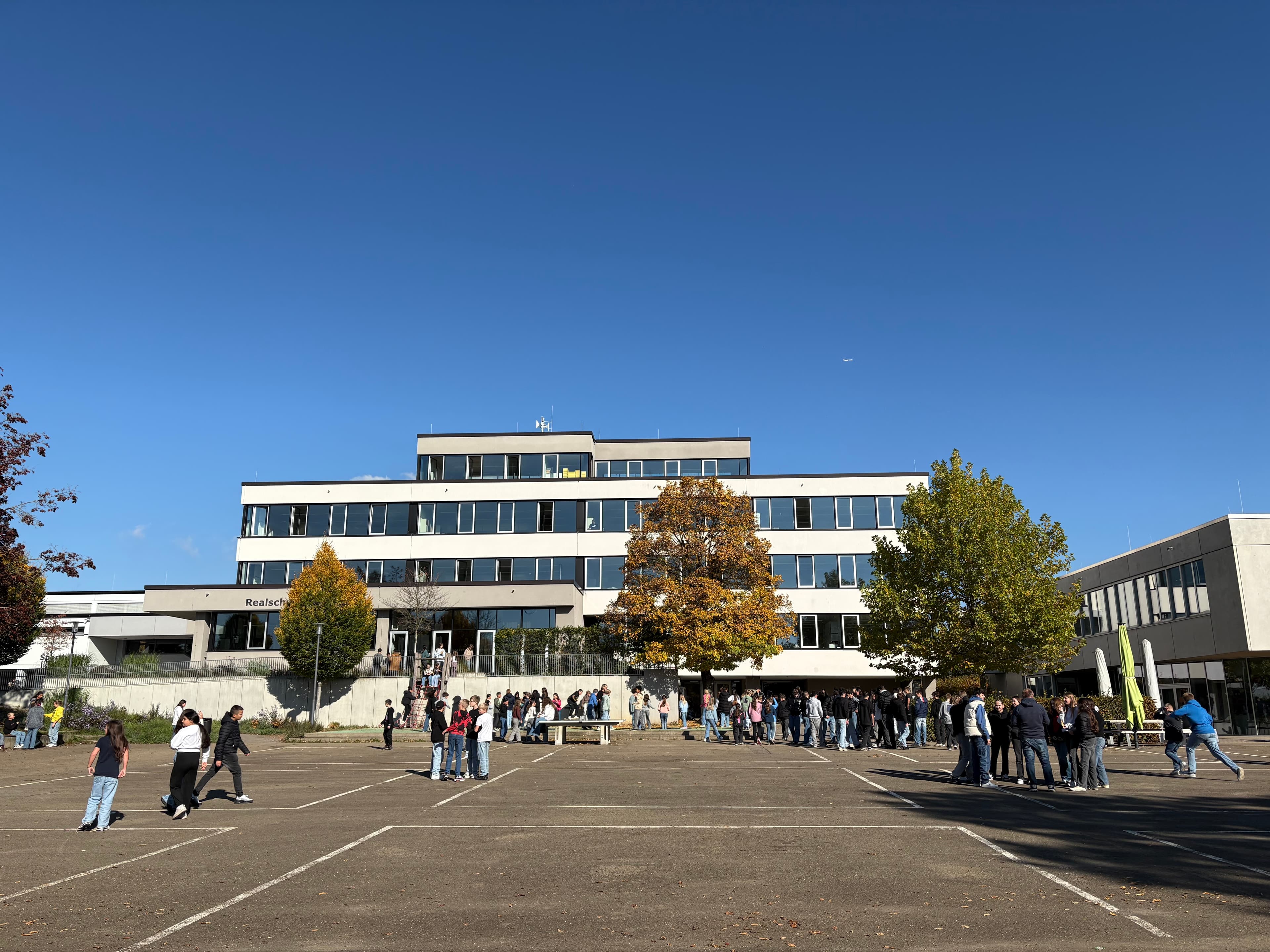 Außenansicht des Schulgebäudes